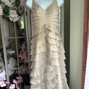 Elegant Women’s Adrianna Papell Shimmery Taupe Tiered Ruffled Dress Size L(12)